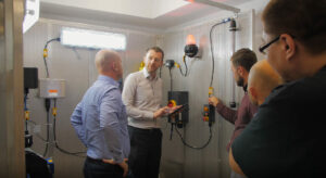 Wpływ systemów regulacji temperatury na zachowanie odpowiednich warunków w procesach produkcyjnych